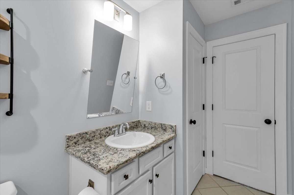Full bathroom second floor