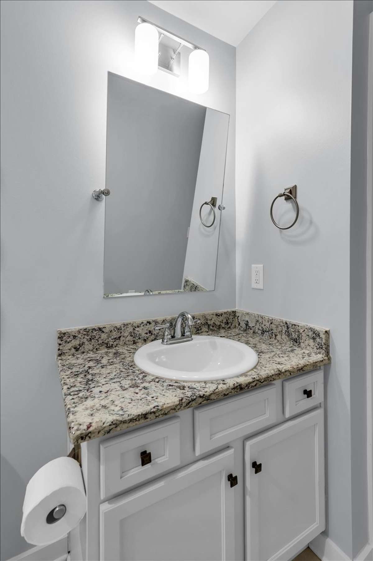 Full bathroom second floor