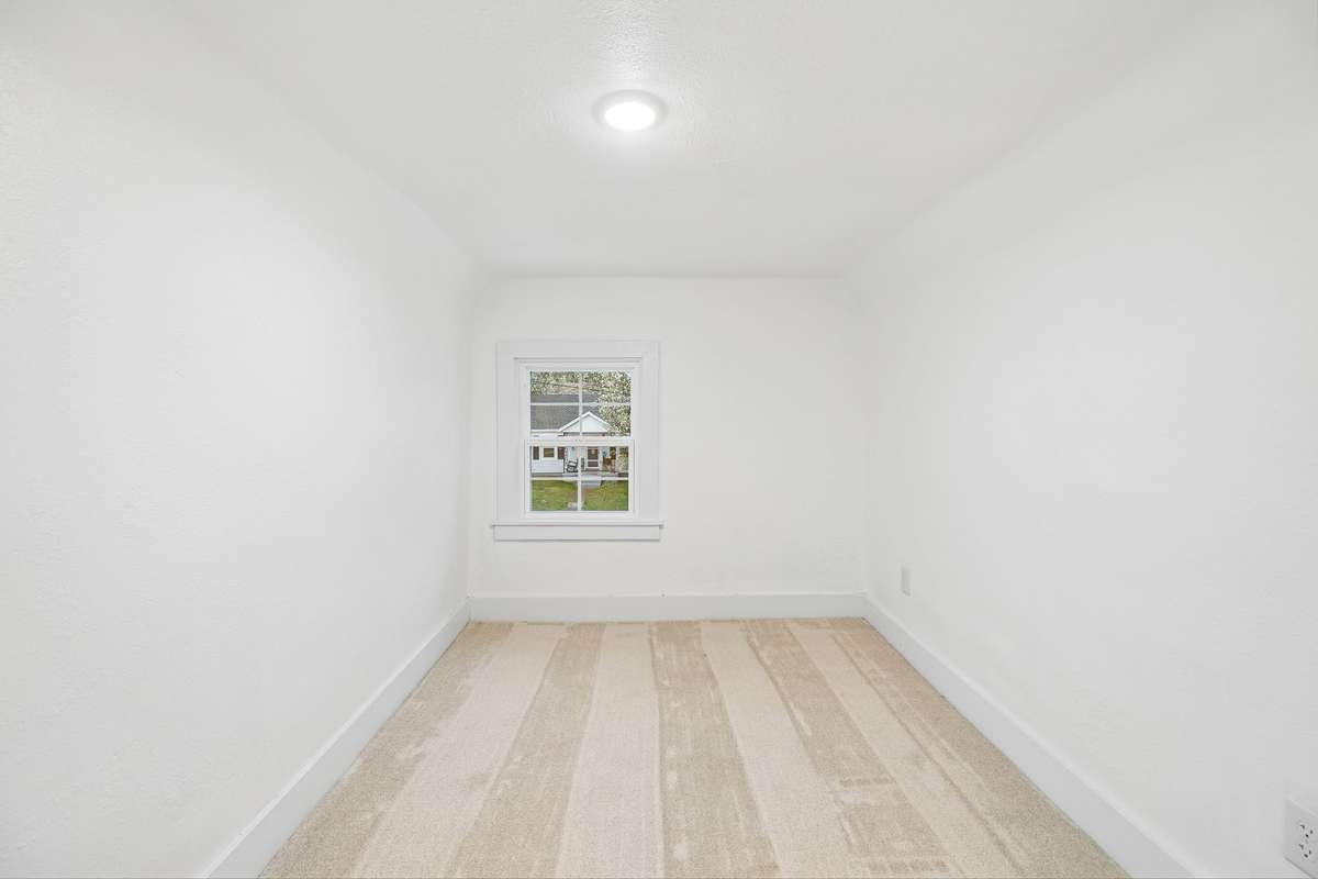 Flex space- office, nursery, play room, dressing room etc.