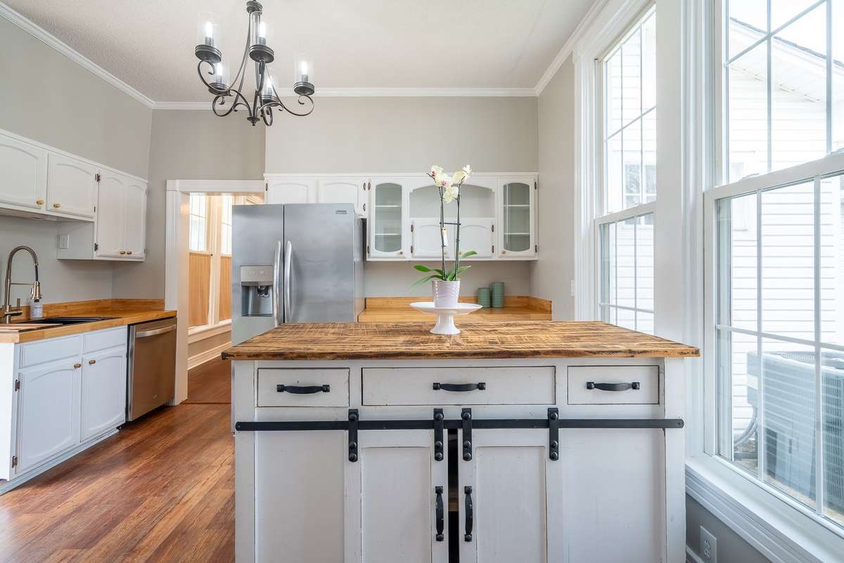 Appliances stay and island