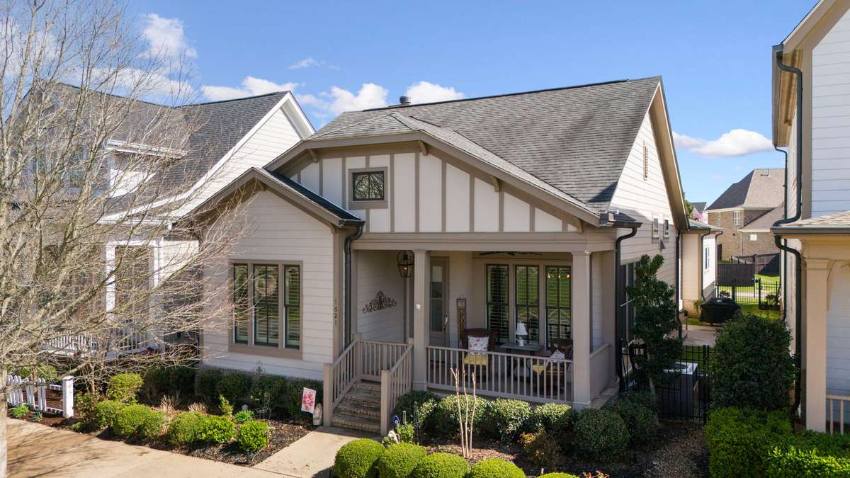 Located in Westhaven with resort-style amenities and walkable conveniences. Enjoy pools, clubhouse, fitness center, trails, and golf just minutes away. Golf-cart-friendly community with dining, shopping, and entertainment nearby.