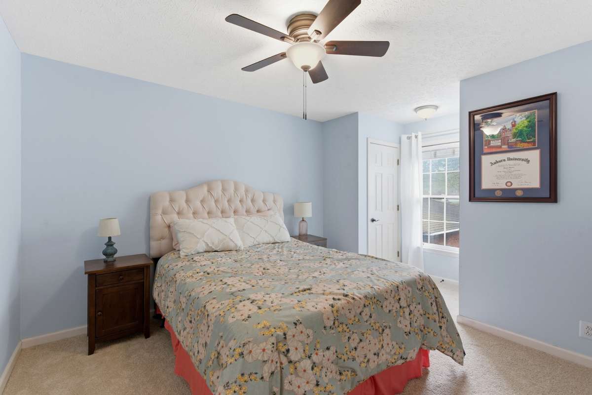 Second bedroom.