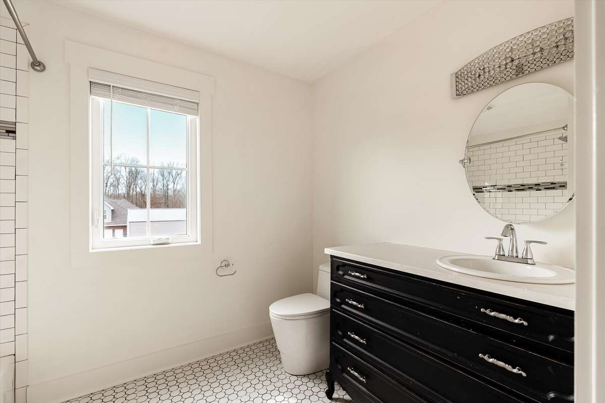 Upstairs full bathroom
