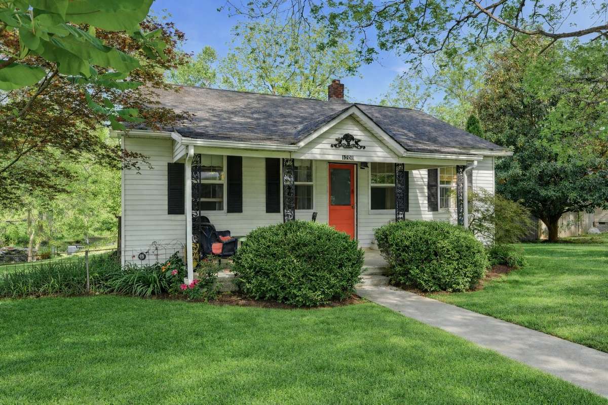 Welcome to your new home on 1206 Cleves St!