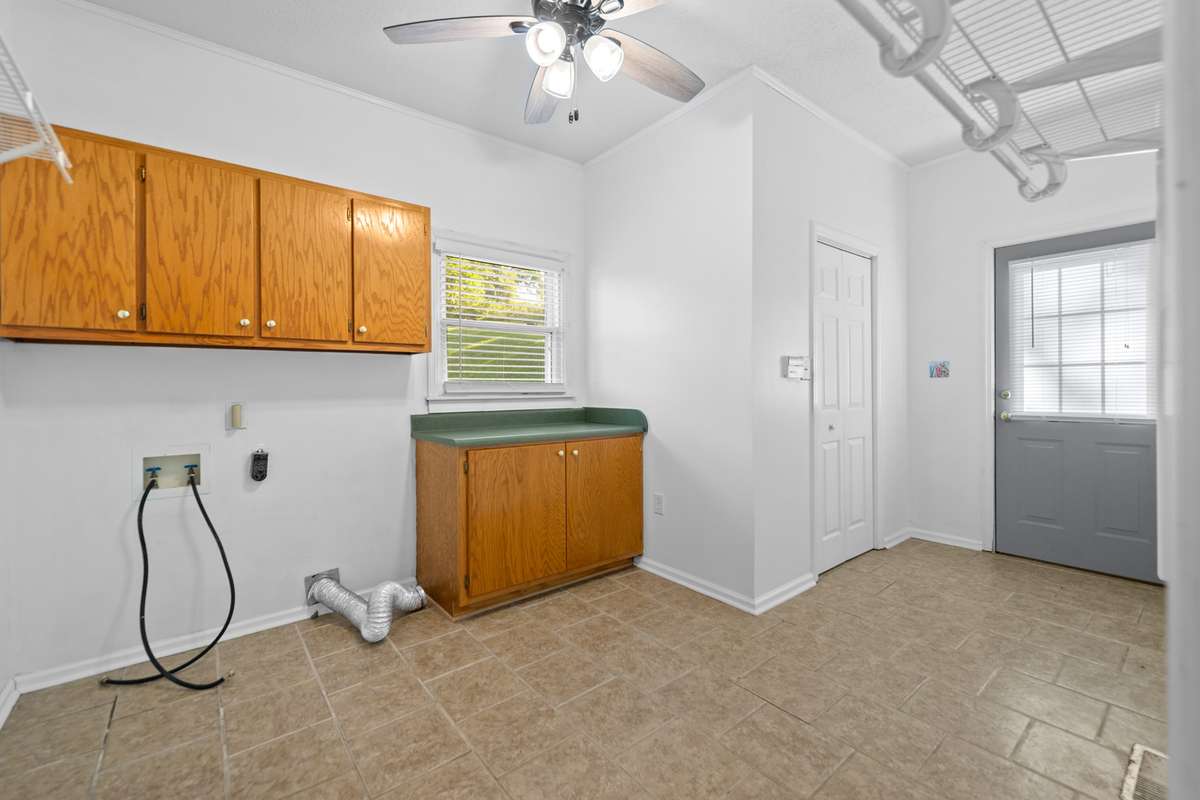 Laundry room/Mud room with lots of space.