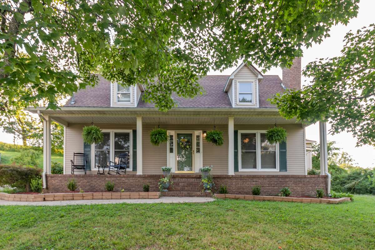 3 bedrooms 2 1/2 bathrooms and over 2000 sq. ft
