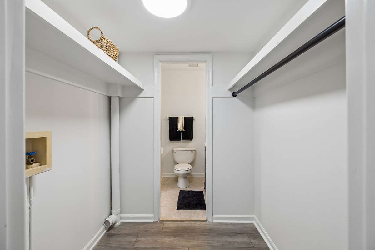 Primary closet/laundry/WC
