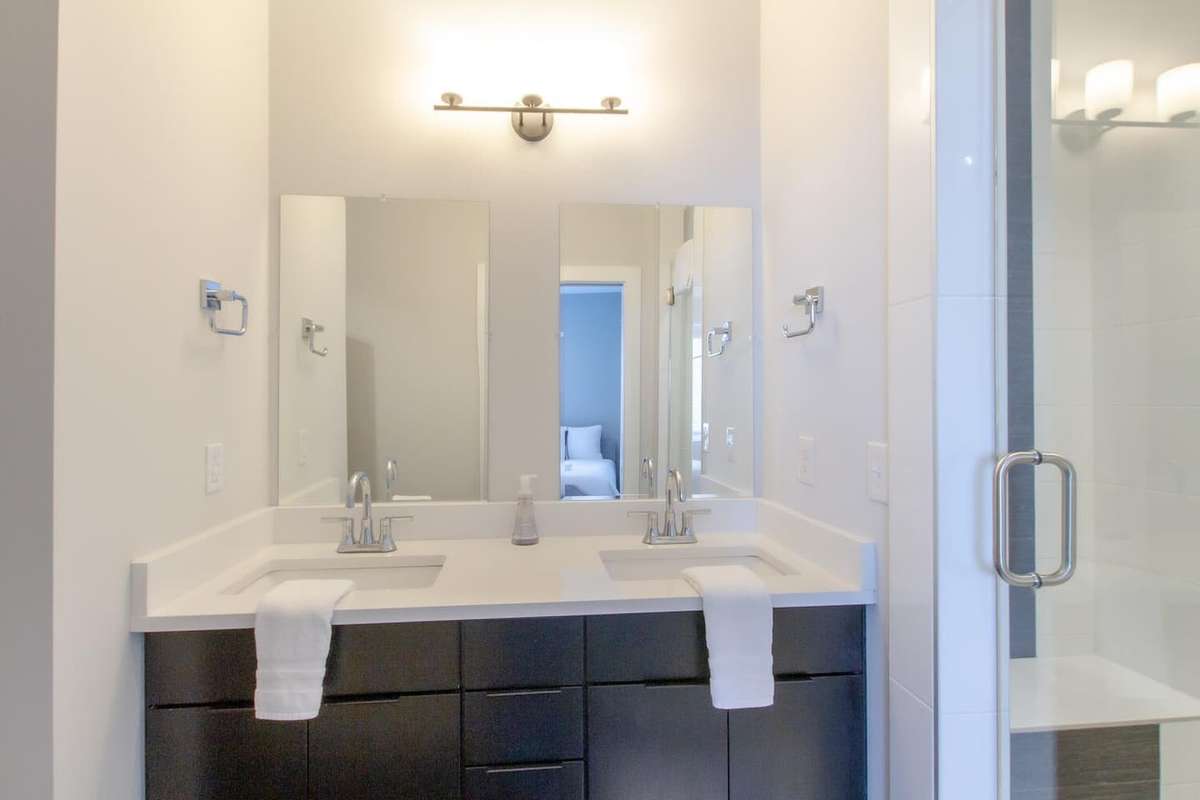 Full bathroom 3