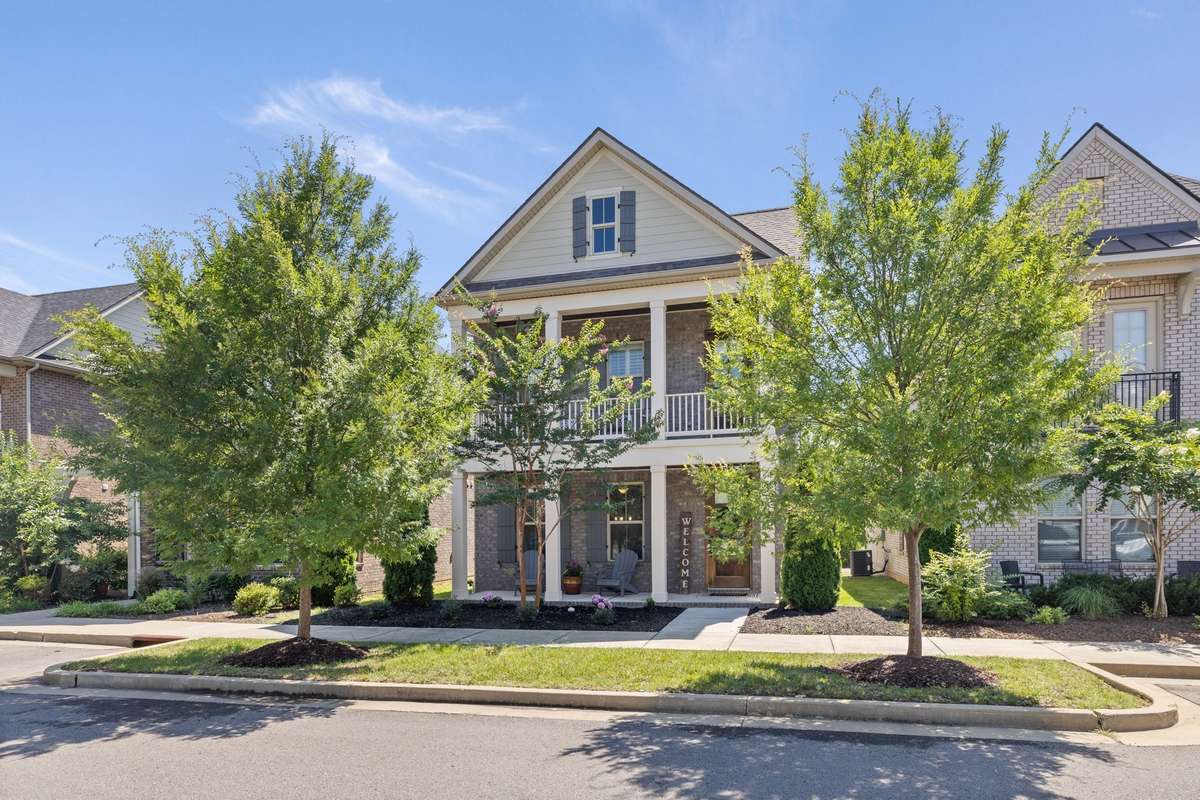 More than a location, 334 Cornelius Way, Hendersonville, TN is a lifestyle, and  a great way of life!  Close proximity to Vetrans Parkway for Hendersonville or Nashville commuters.