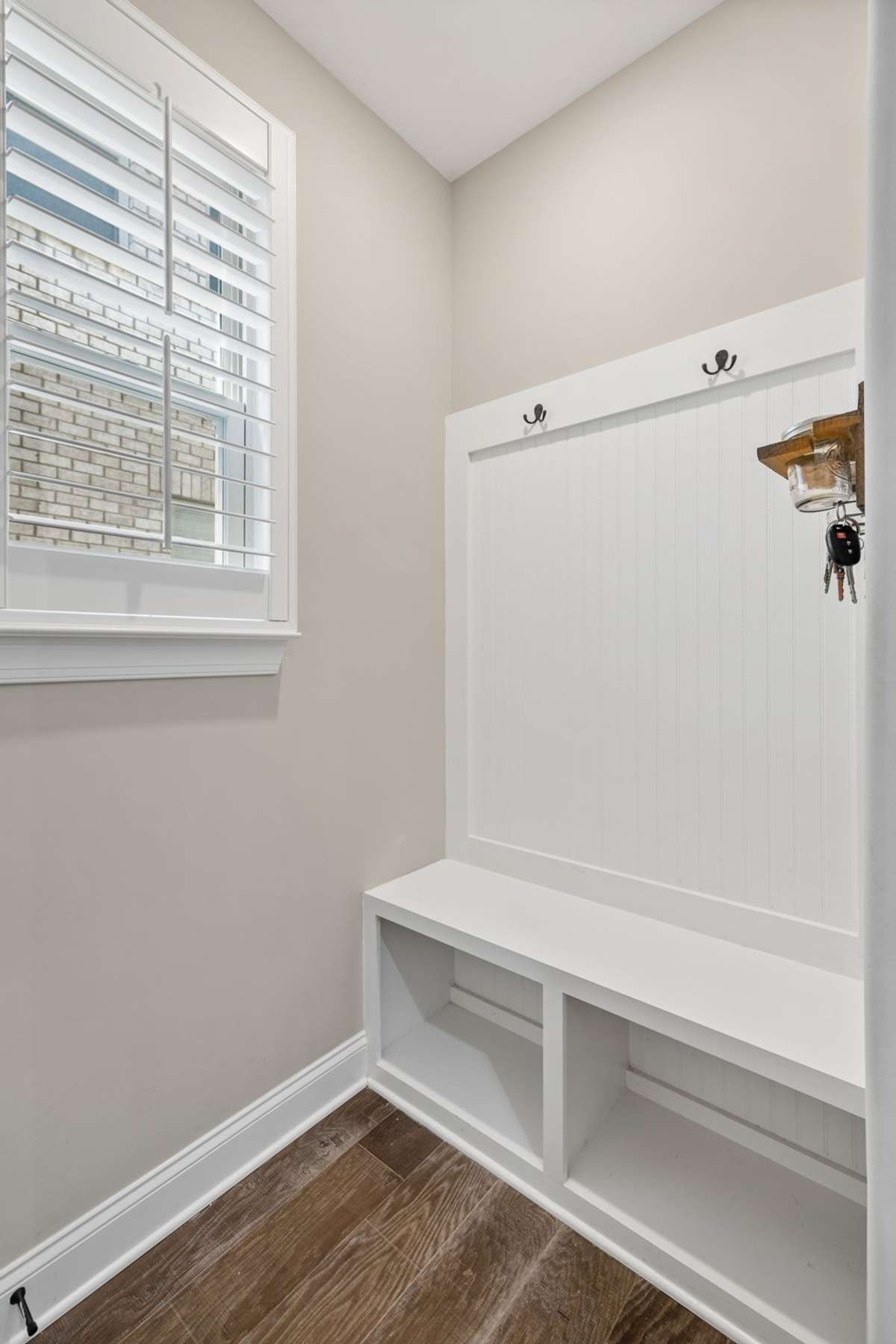 Drop zone between the Kitchen and Garage. Ready for your gear! A great place for jackets or pet leashes for when you go to the people park or the dog park, both just behind the home!