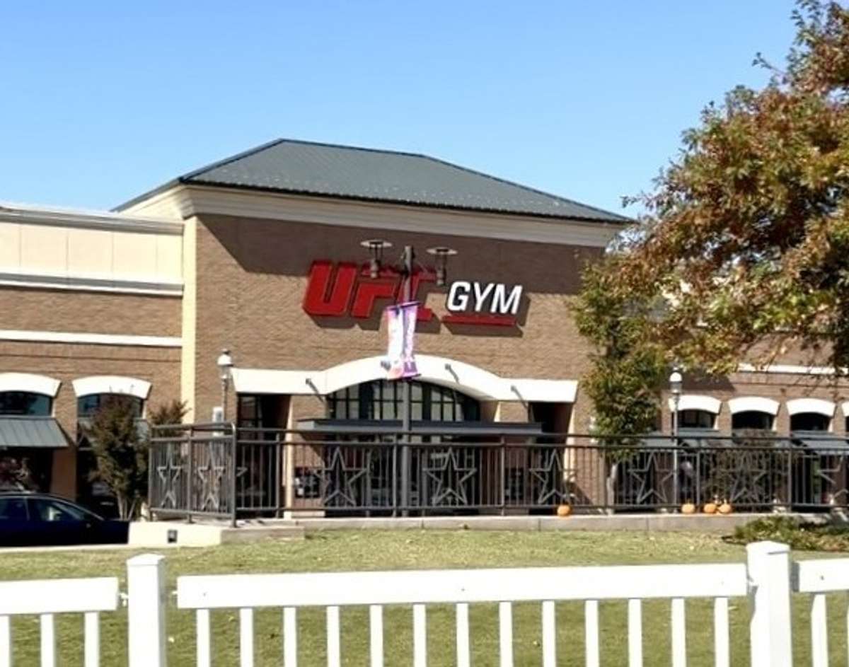 334 Cornelius Way, Hendersonville TN is located an easy walk to The Streets of Indian Lake shopping development with fitness, restaurants, shopping, services and more.