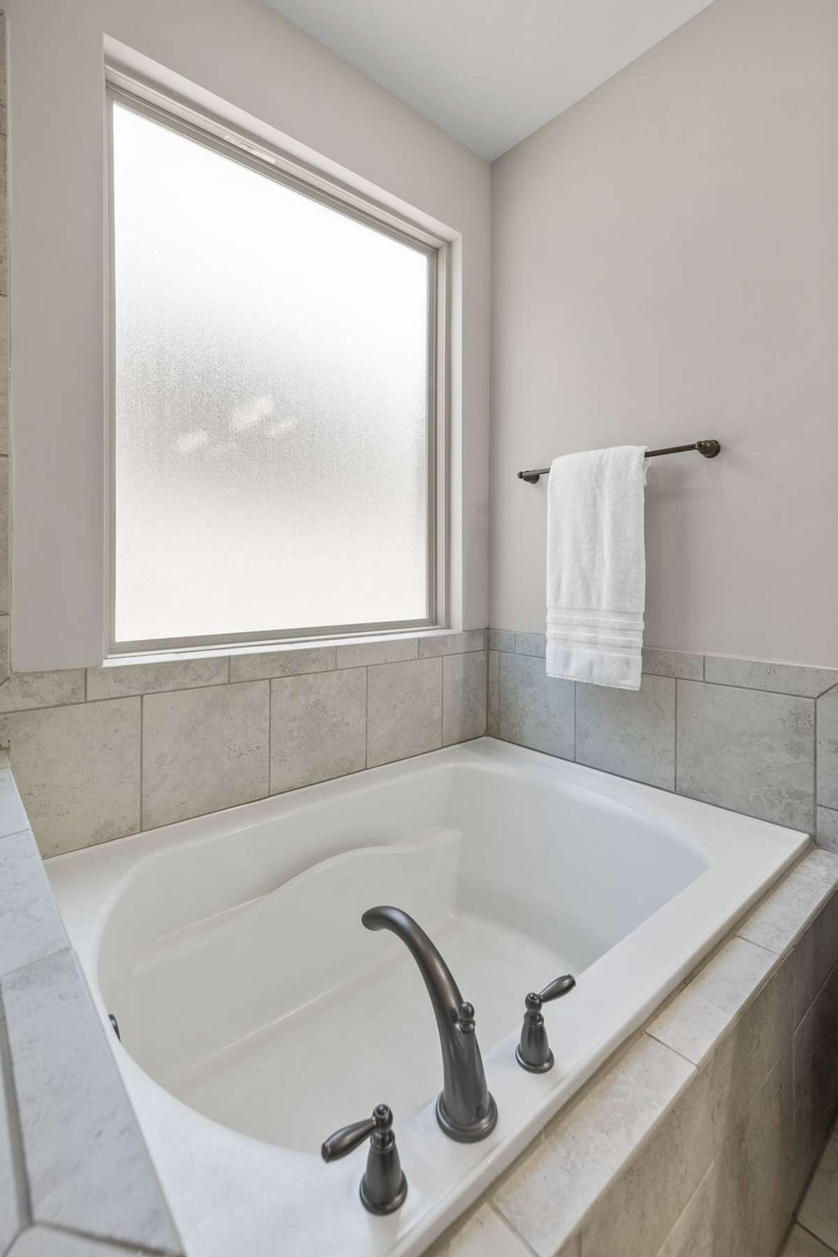 Soaking tub and privacy glass!