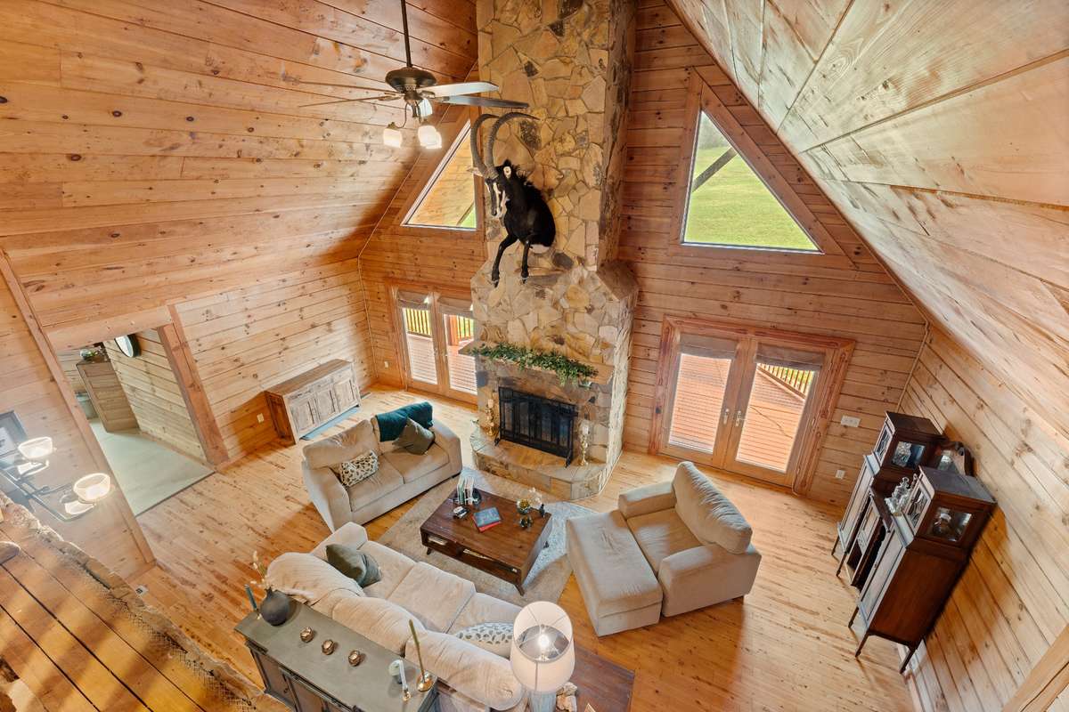 A special open multipurpose space hovers over the living area.