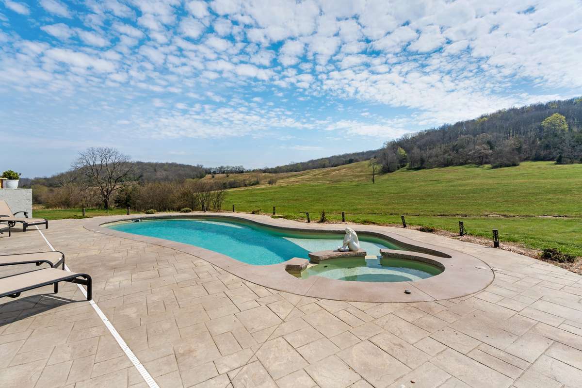 Seamless pool deck blends into the scenery so easy in the eyes.