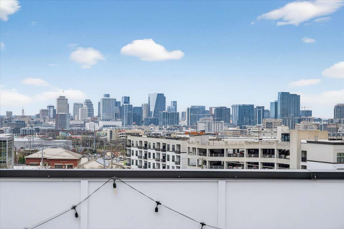 Front-row views of the Nashville skyline.
