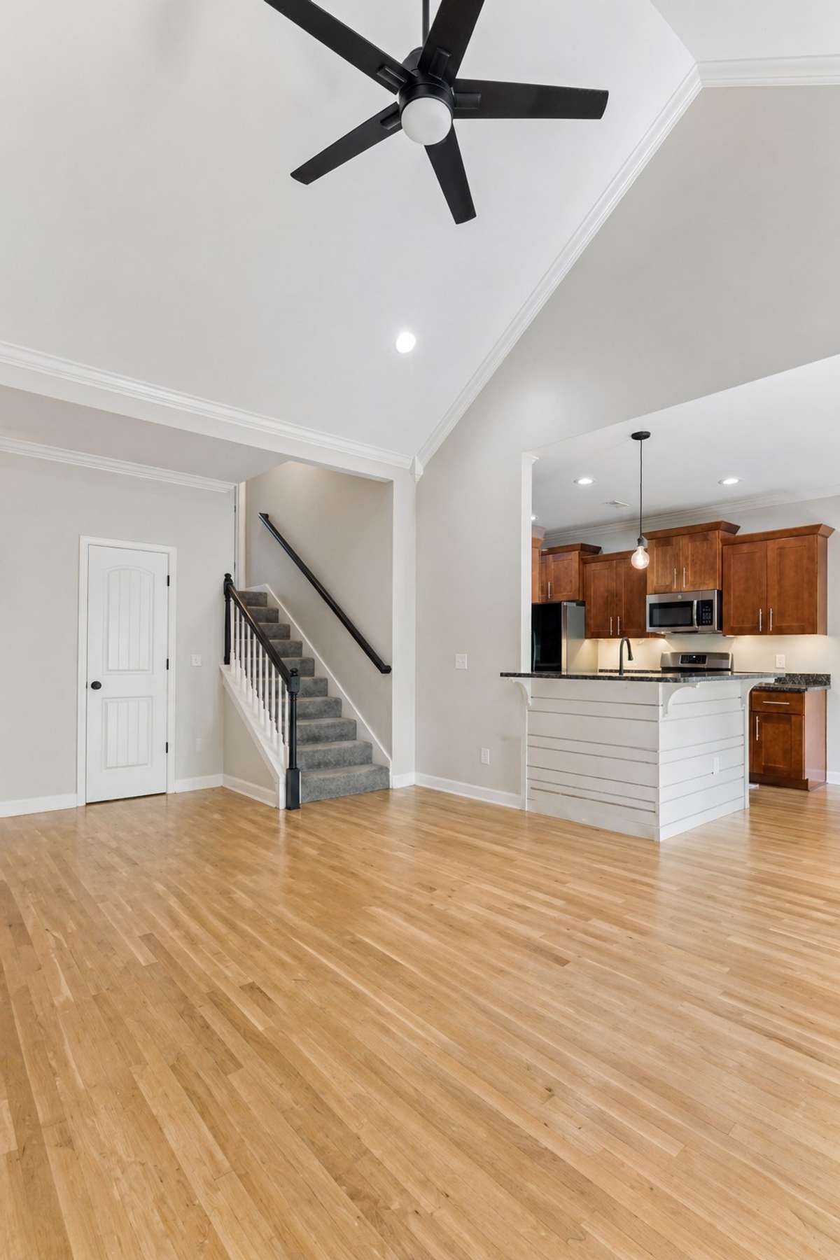 Soaring ceilings & a modern ceiling fan! 1012 Rudder Drive, Spring Hill, TN 37174