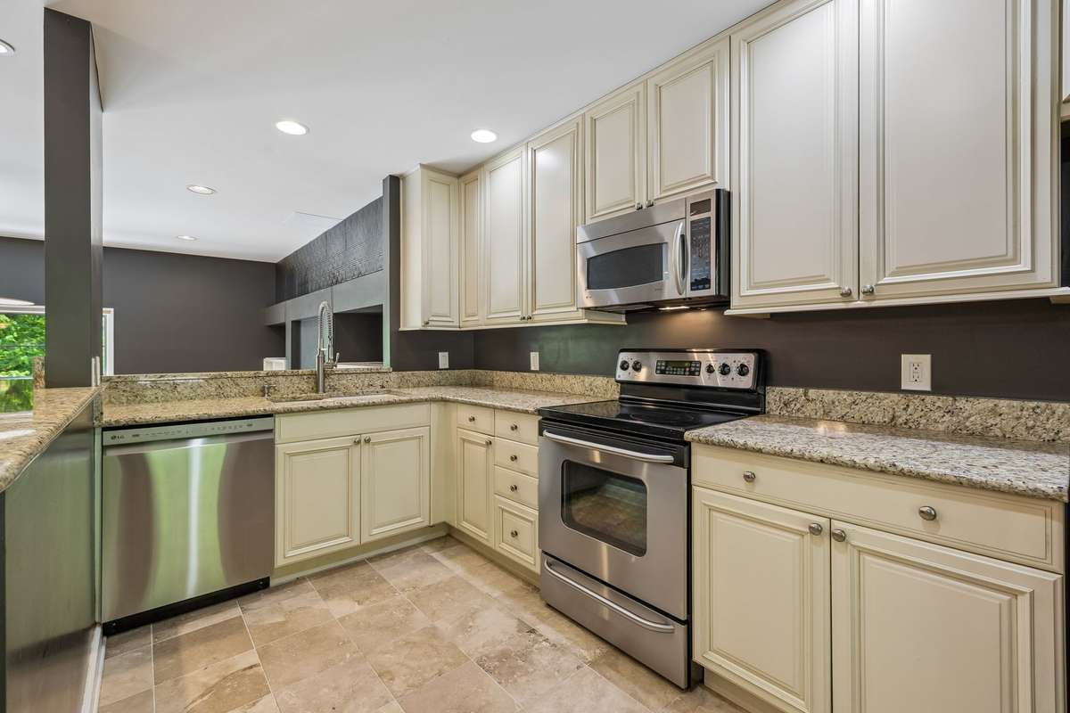 Upadated Kitchen with Newer Appliances!