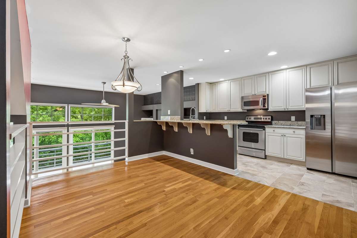 Open Kitchen/Breakfast Nook!  Perfect for entertaining!