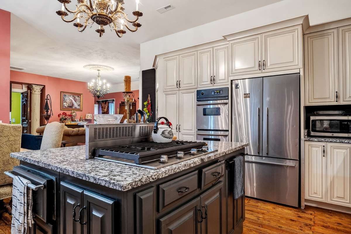 The cook top has a lift duct vent system.