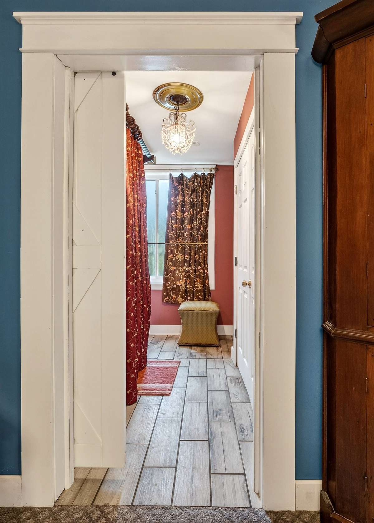 Going into guest bath from 2nd bedroom