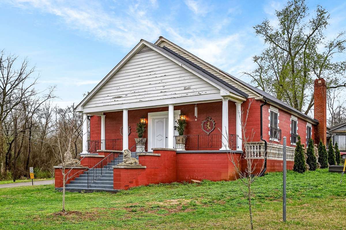 Notice your Lion "protectors: on the front entrance that guard the home! This home would be a perfect residence for the eclectic taste, a beautiful venue or a perfect Air BB