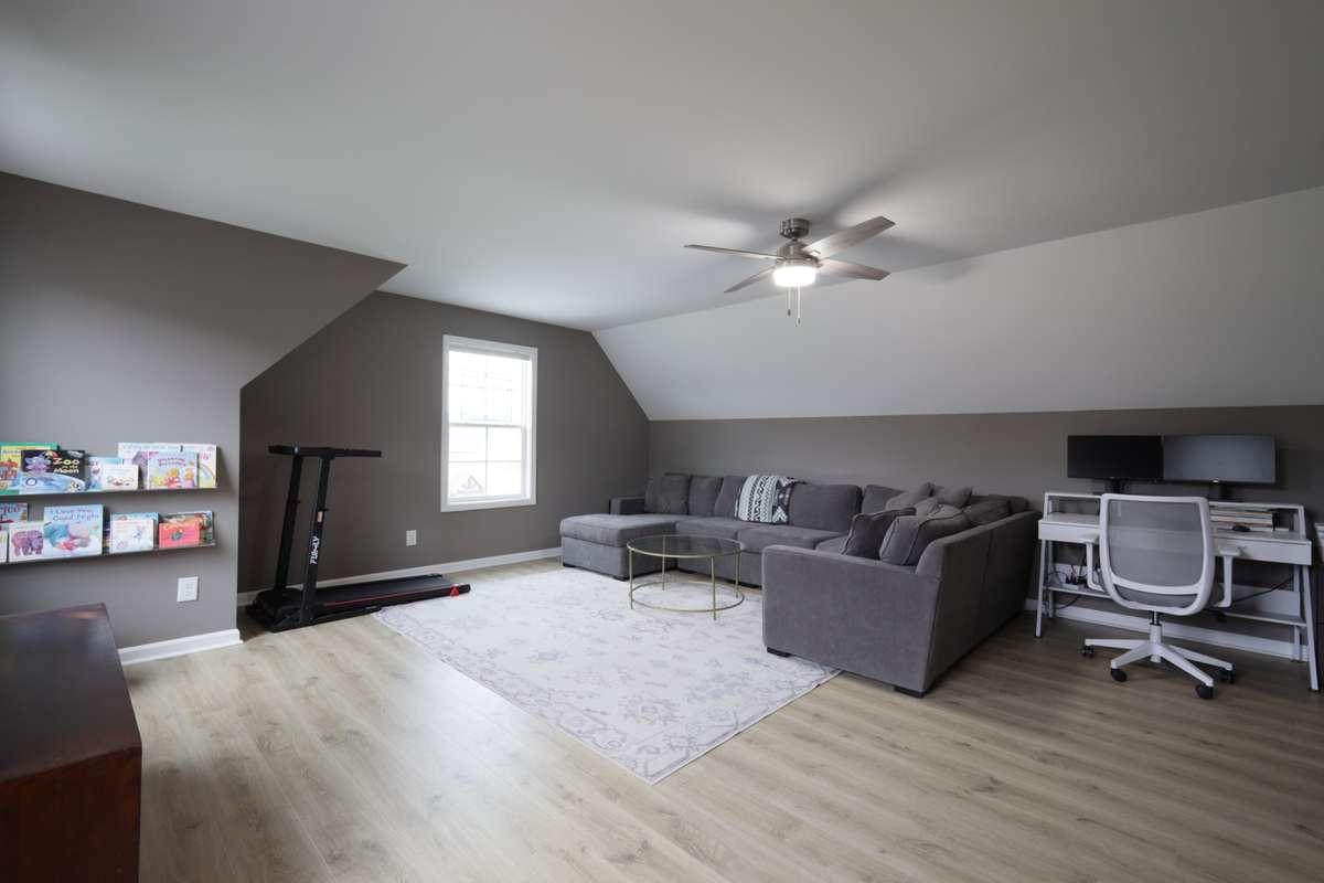 Large bonus room.