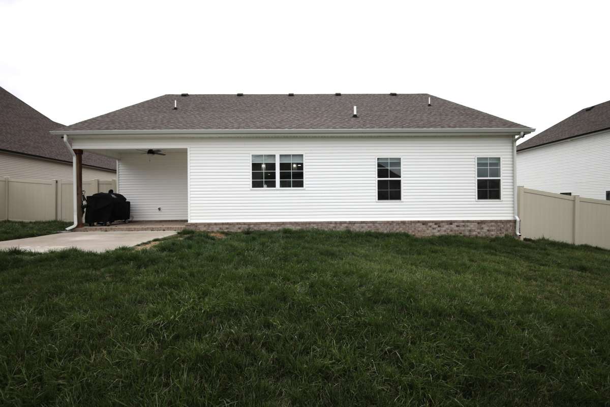 Child and pet friendly yard.