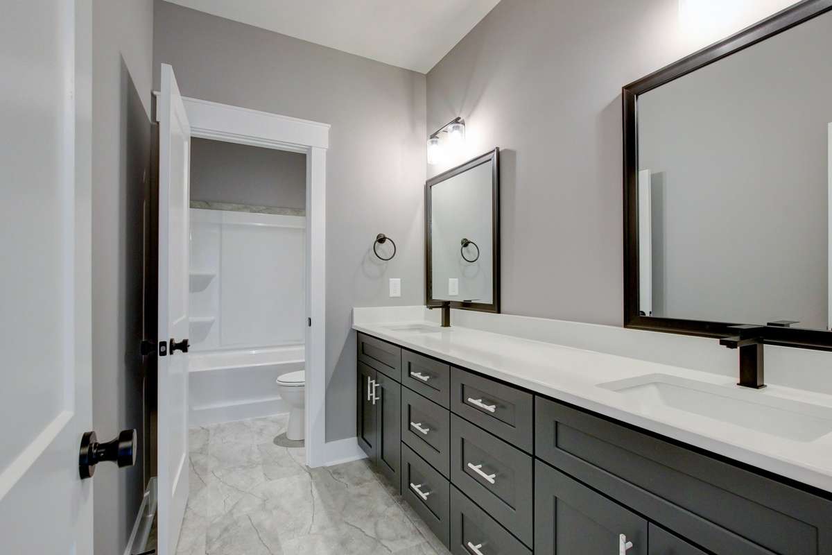 Upstairs Shared Bathroom