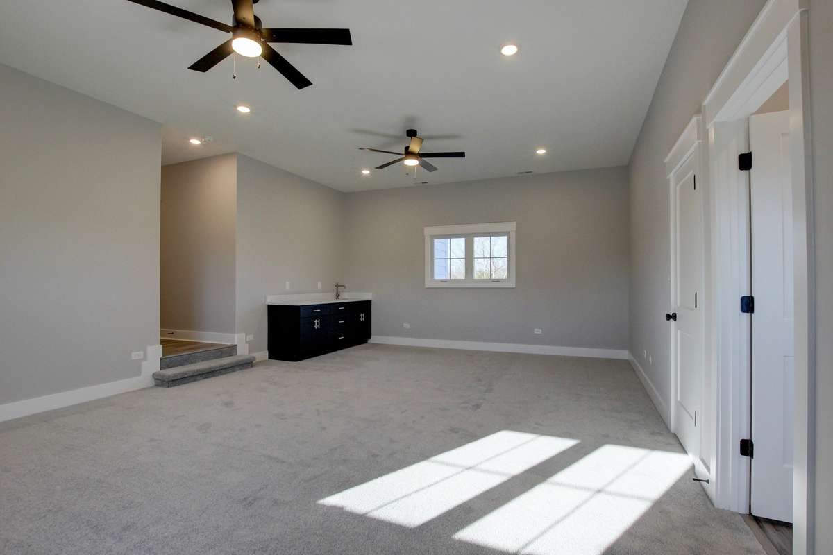 Bonus with Wet Bar