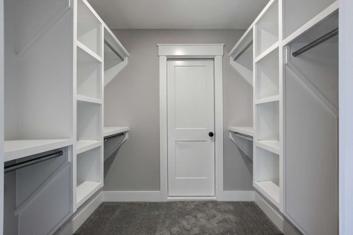 Bedroom 4 Walk-in Closet