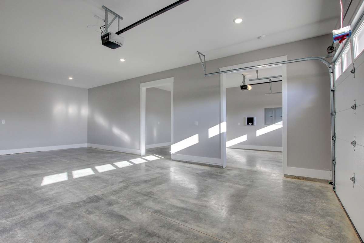 Garage Bay 2 & 3