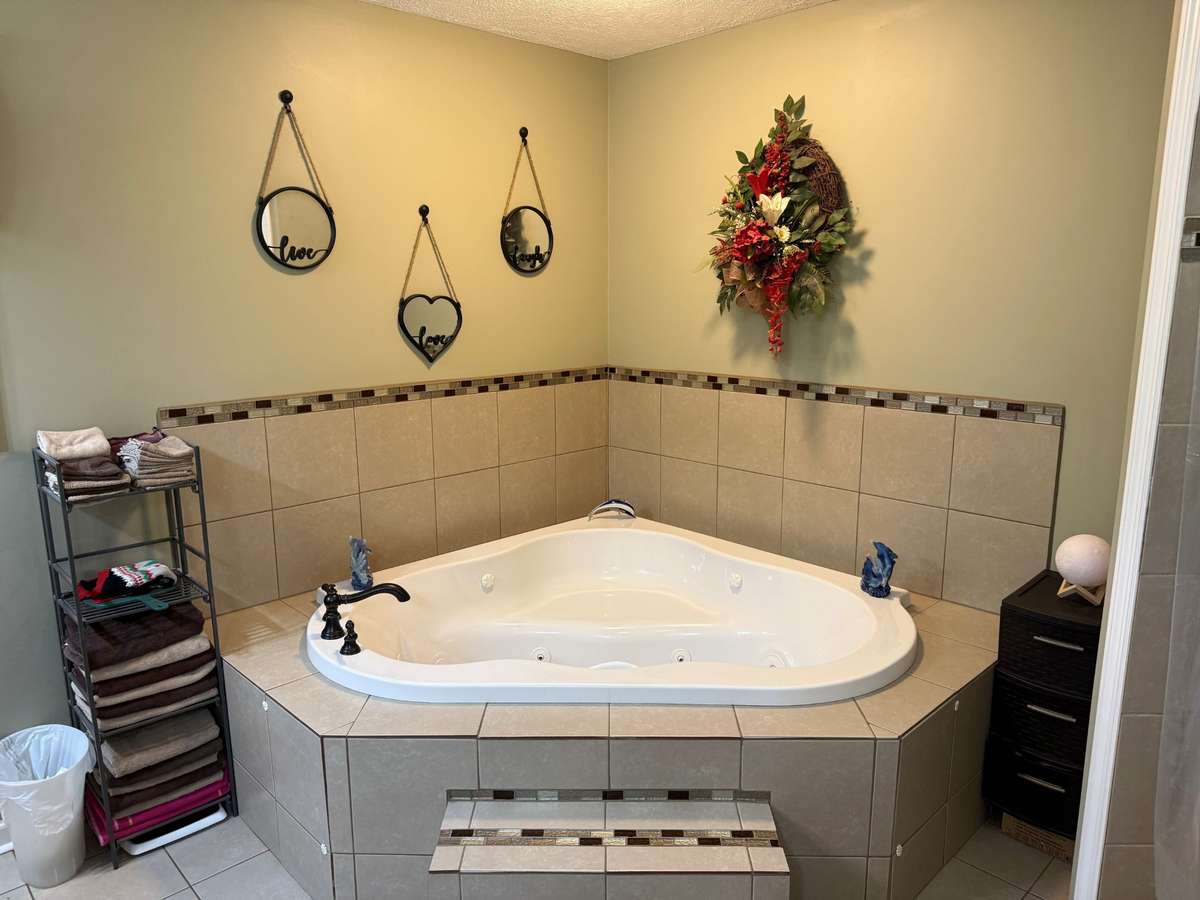 Primary Bath- Jacuzzi tub