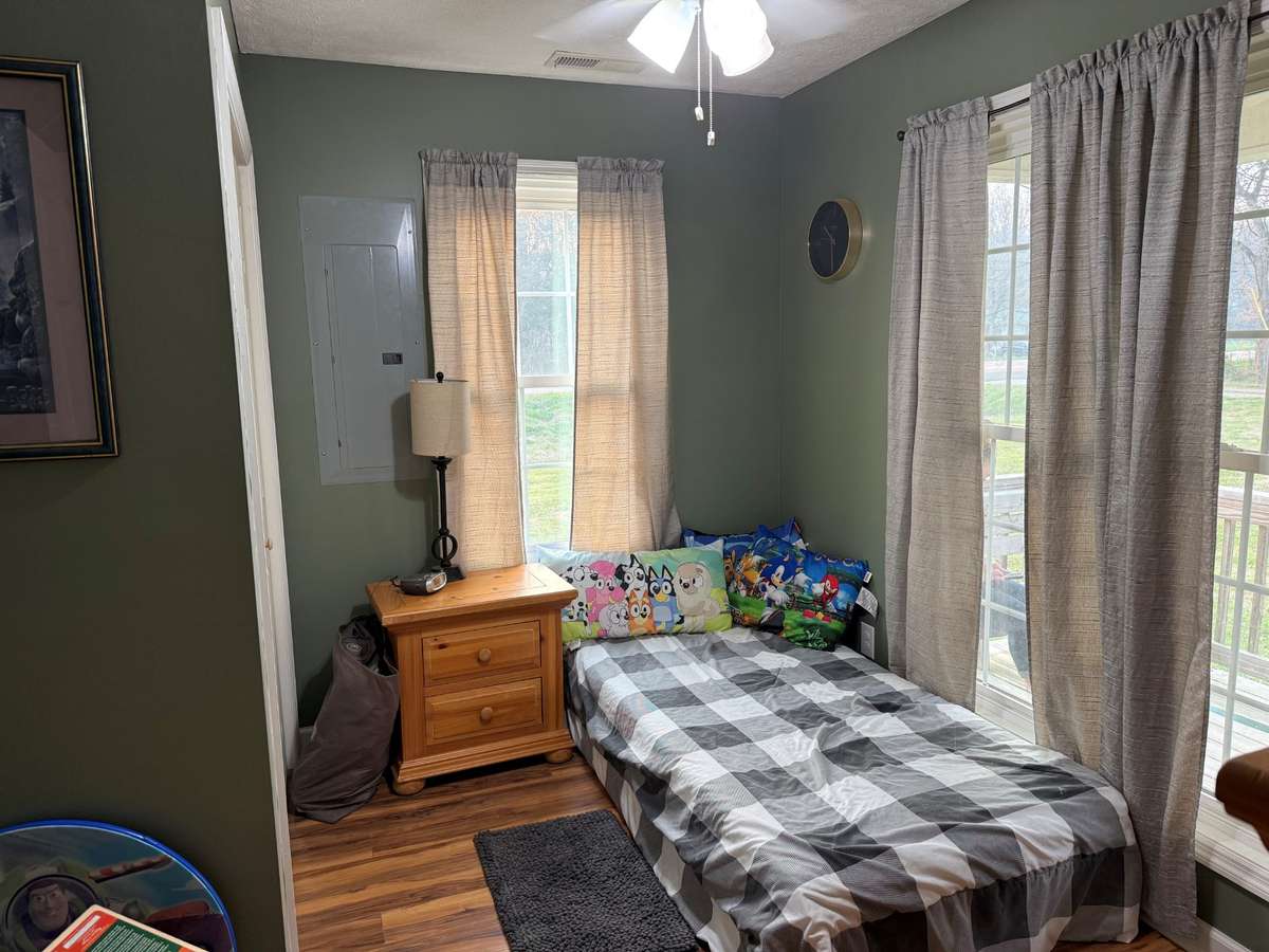 Bedroom- laminate flooring, ceiling fan