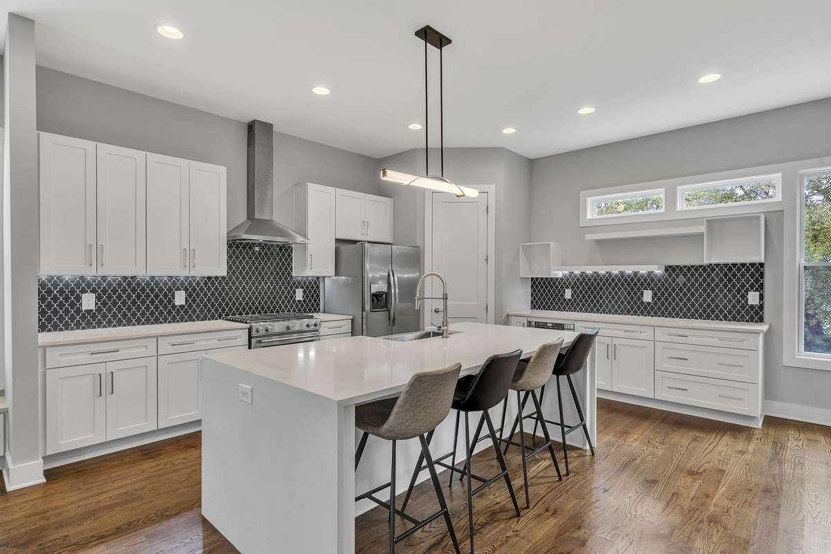 Under cabinet LED lighting