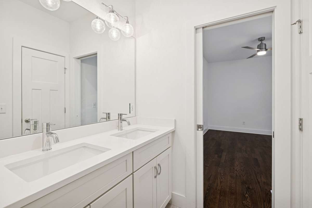 Bathroom (Jack & Jill)