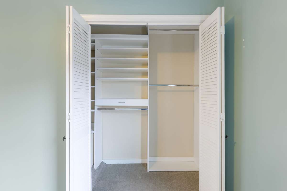 Custom closet in BR1
