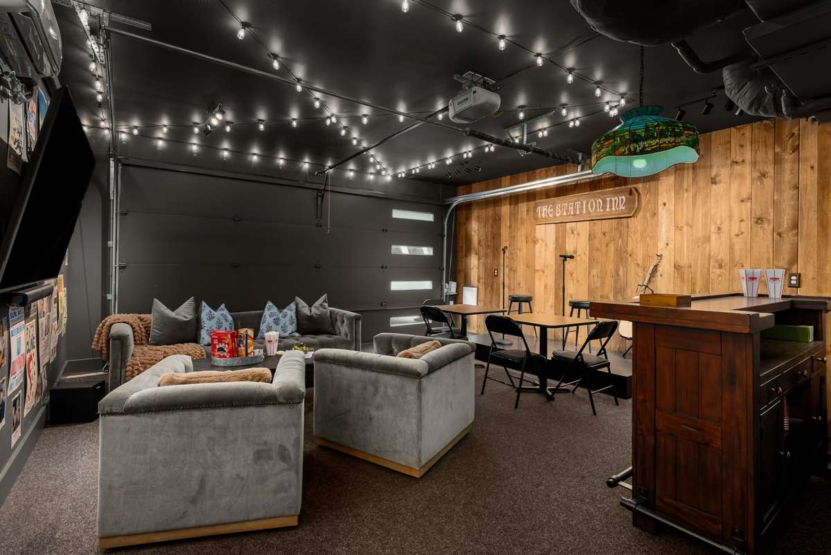 Photos shown are of a similar unit and are for illustrative purposes only. Finishes, features, and layout may vary.