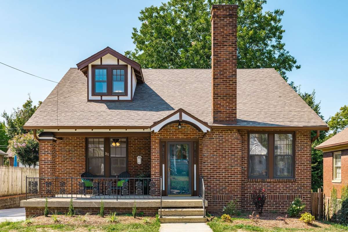 The front yard and walkway showcase the home’s prime location, with sidewalks connecting you to Springfield’s historic downtown square.