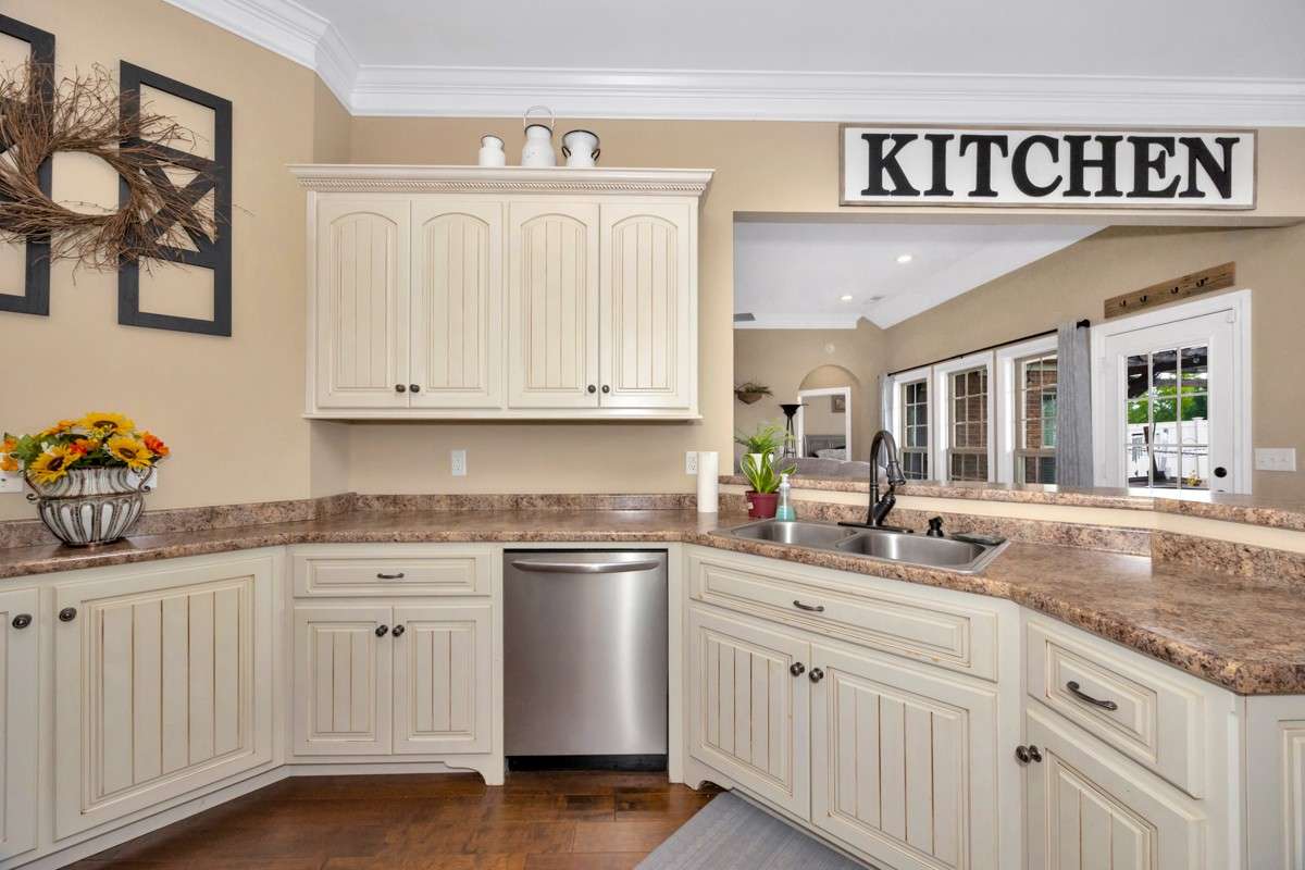 Kitchen- Wood flooring, pantry, crown molding, eat-in kitchen, 10' ceiling, dishwasher, microwave, refrigerator