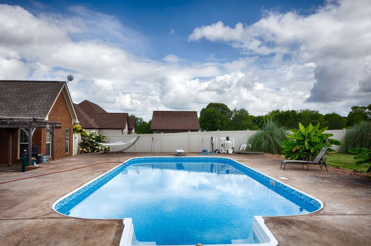 Pool- New liner July 2025, diving board