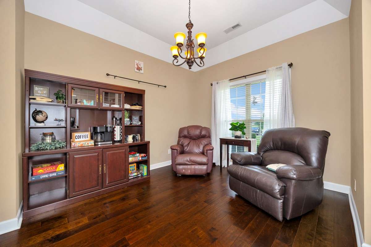 Dining Room- Wood flooring, 10' ceiling