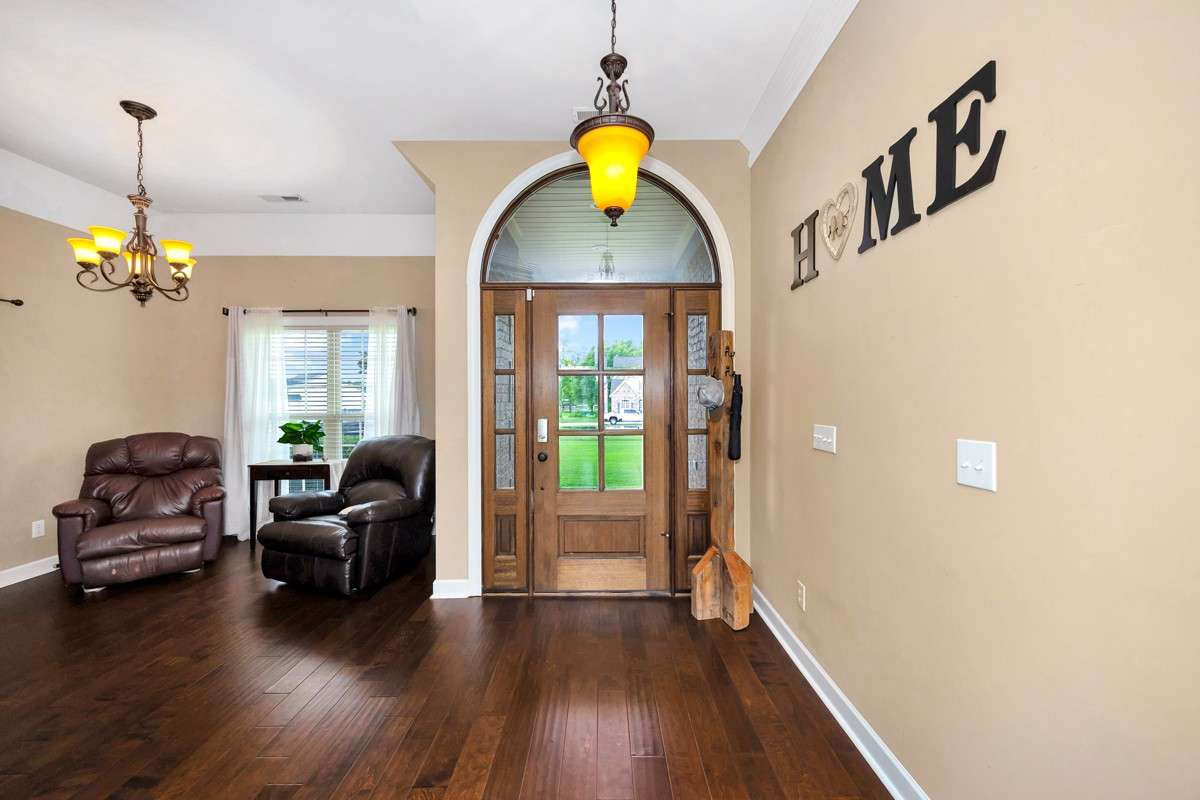 Foyer - Wood flooring, 10' ceilings, crown molding