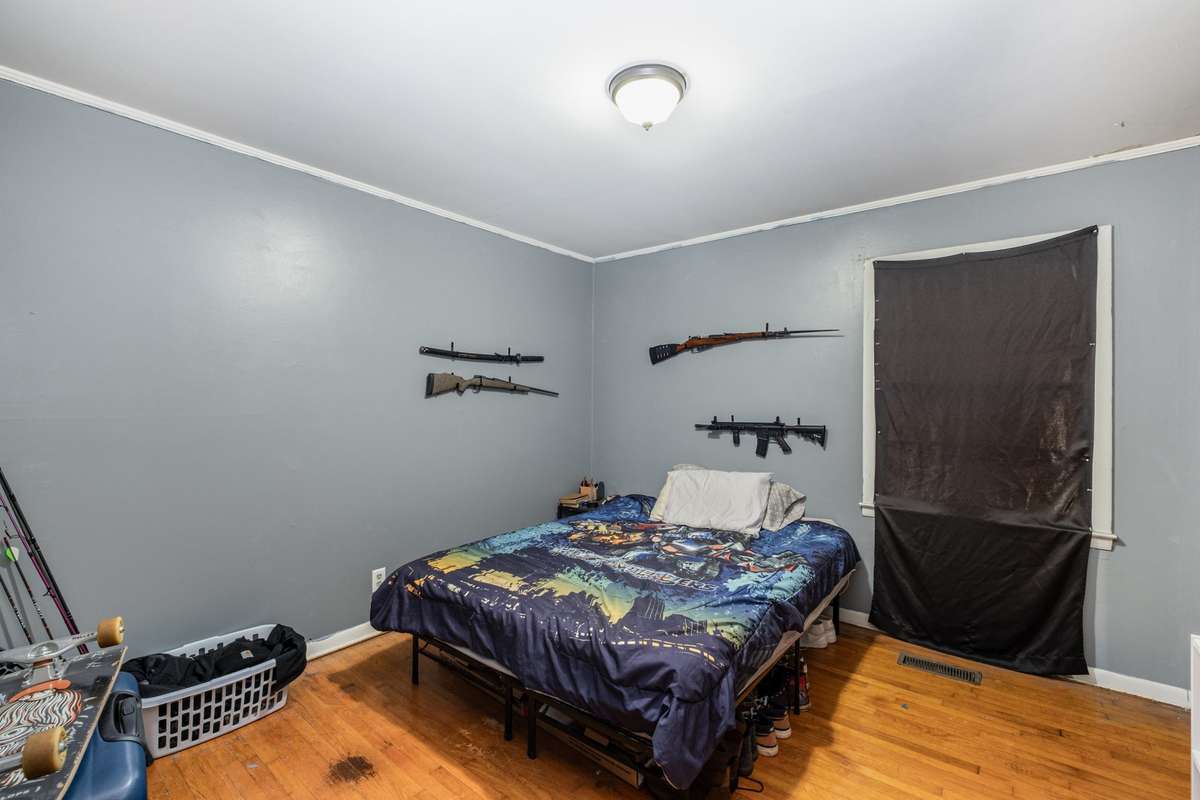 2nd bedroom