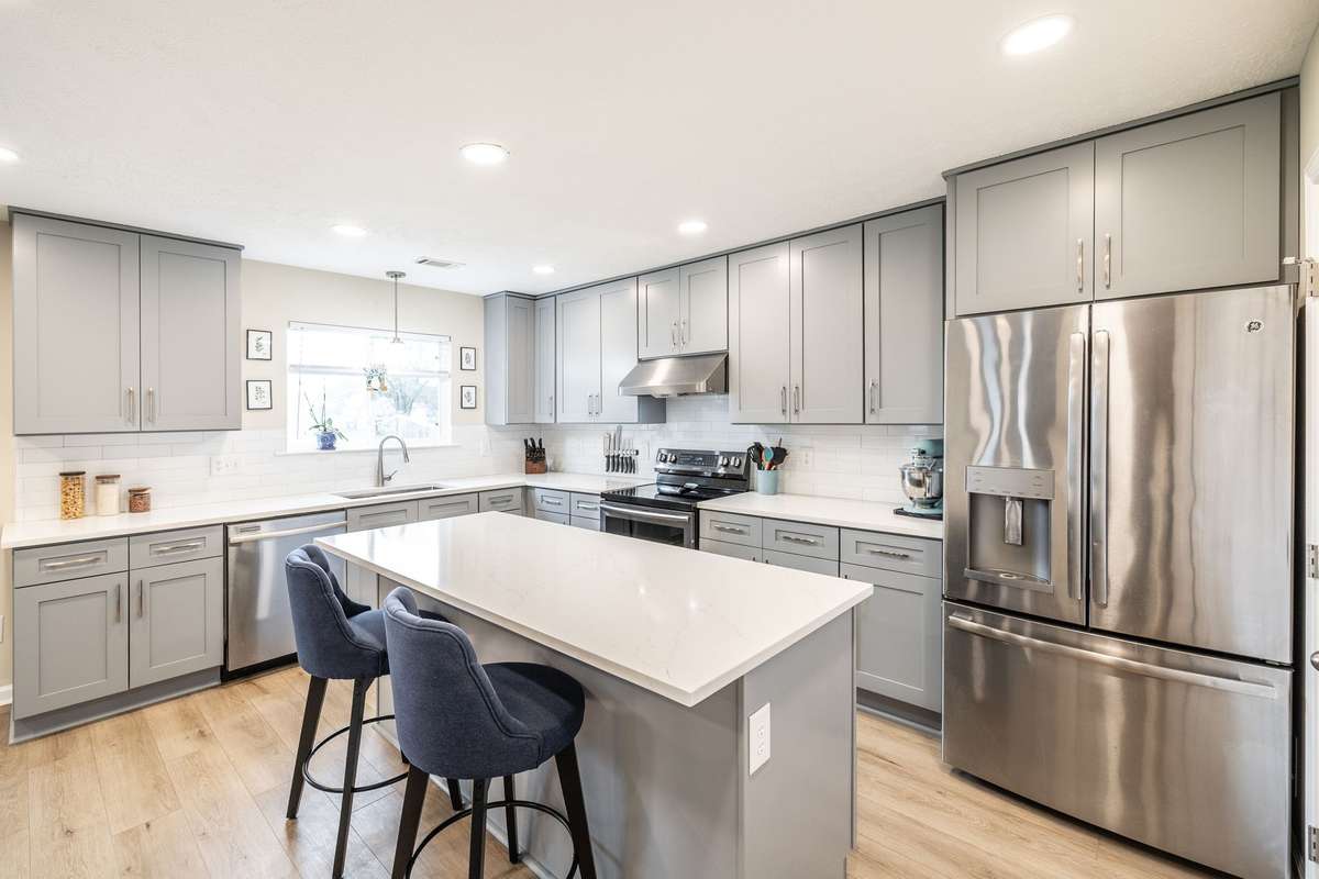 Stainless appliances and the refrigerator stays!