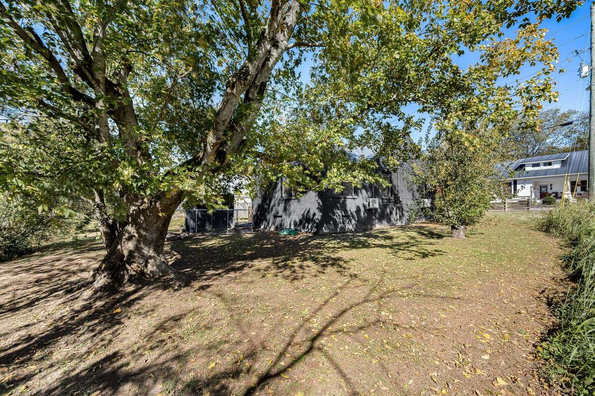 53 R.E. Davenport Ave., Auburntown, TN 37016.