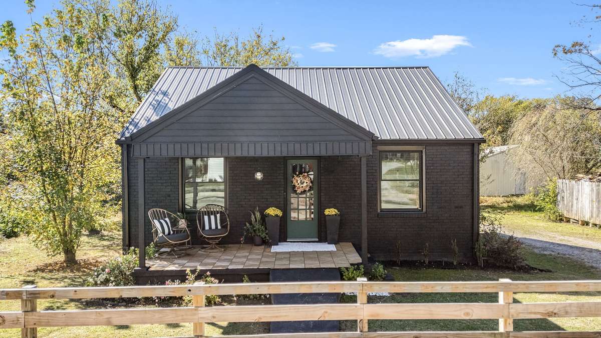 Welcome home to 53 R.E. Davenport Ave., Auburntown, TN 37016.