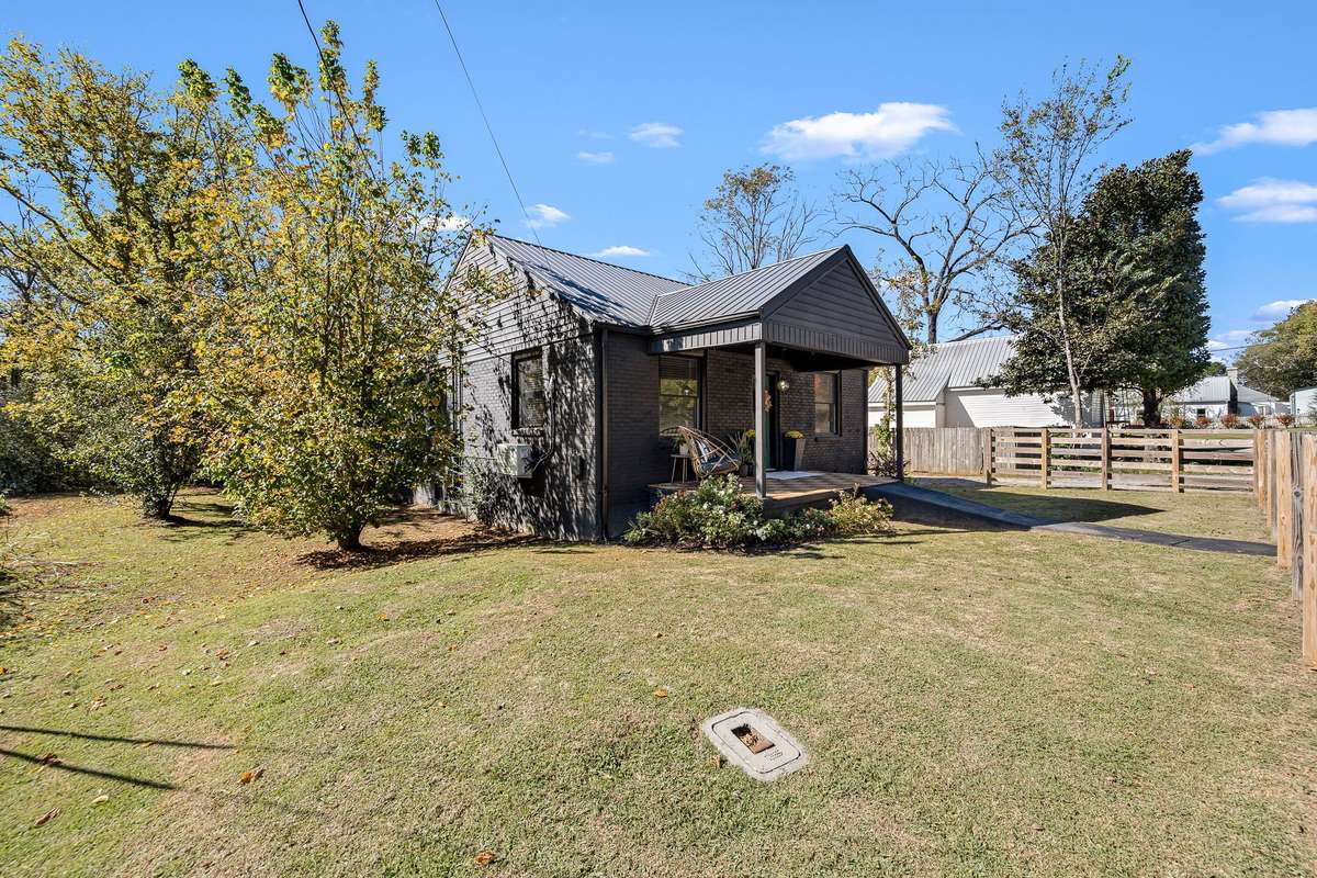 53 R.E. Davenport Ave., Auburntown, TN 37016.