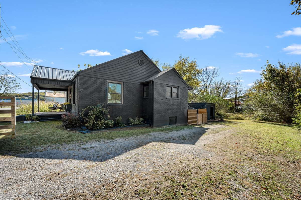53 R.E. Davenport Ave., Auburntown, TN 37016.