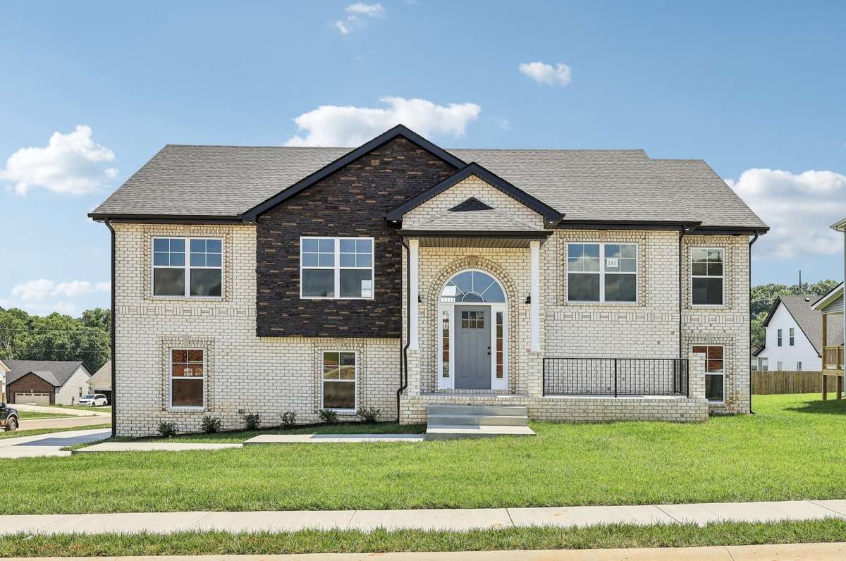 Sample pictures from a previous build showing the Oakmont Floor Plan. Materials and colors are subject to change without notice.