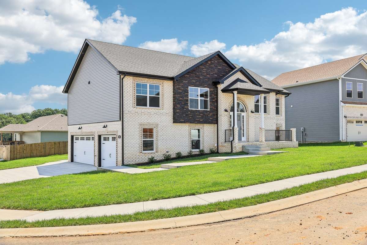 Sample pictures from a previous build showing the Oakmont Floor Plan. Materials and colors are subject to change without notice.